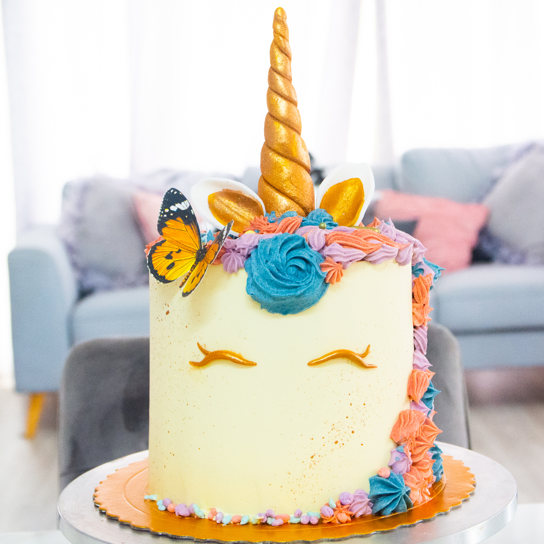 Unicorn cake - cakesizes.com